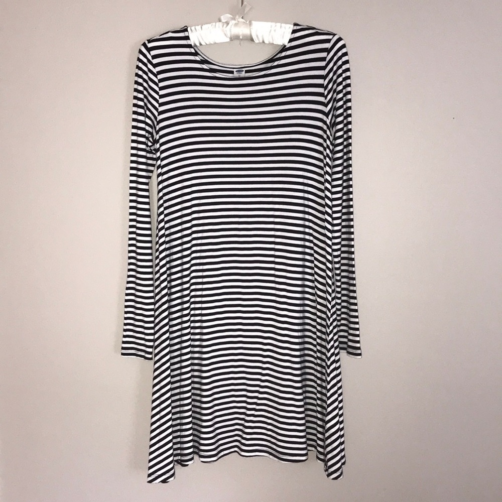 🌟PRICE DROP🌟Black and white striped dress